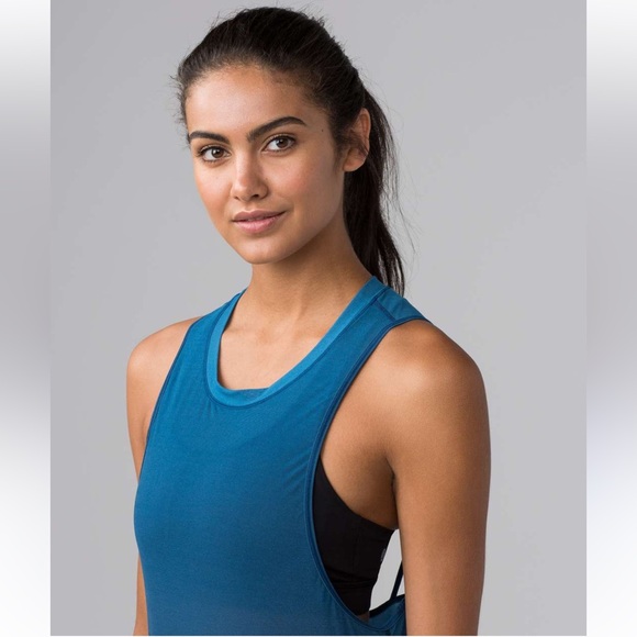 🍋 Lululemon Chase Me Tank Size 6-8) - Picture 3 of 6